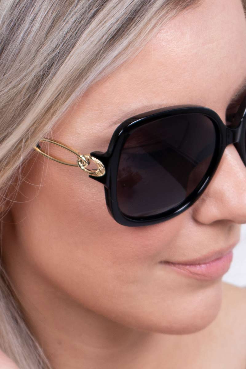 Solbrille med guld detaljer Sort