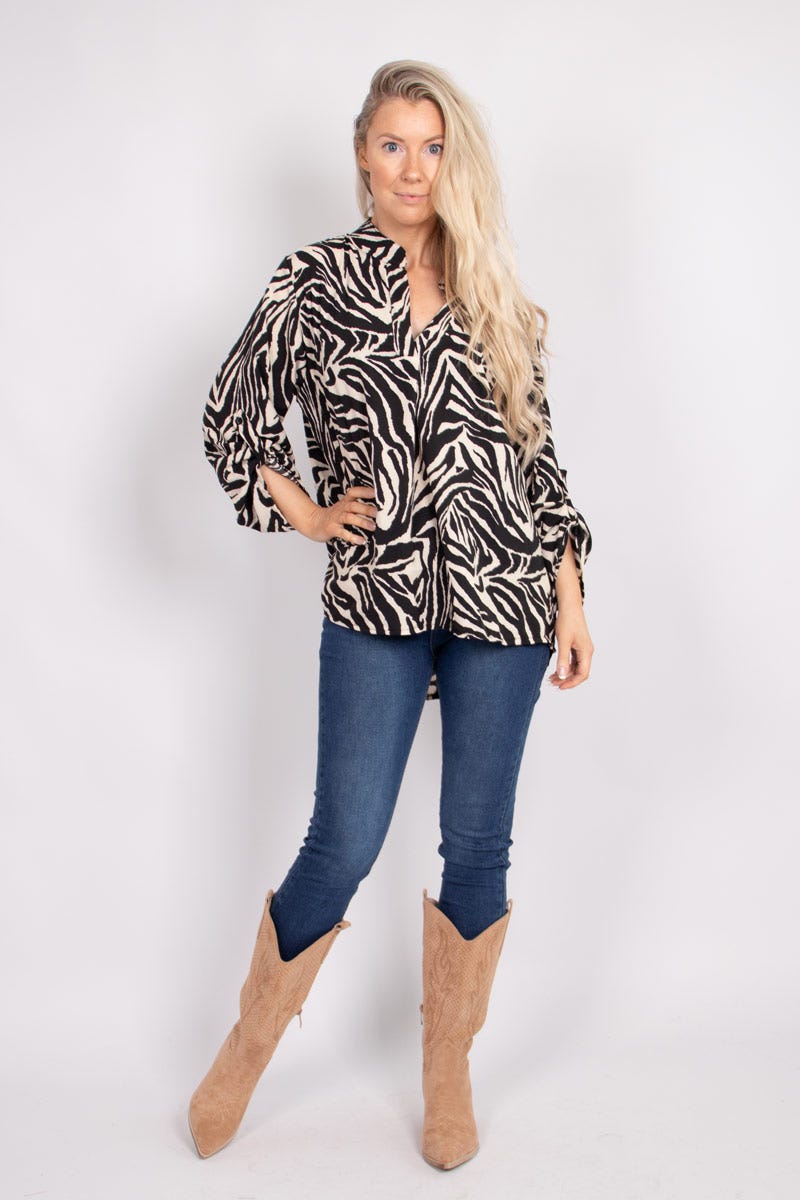 Adeline bluse m. zebraprint Sort