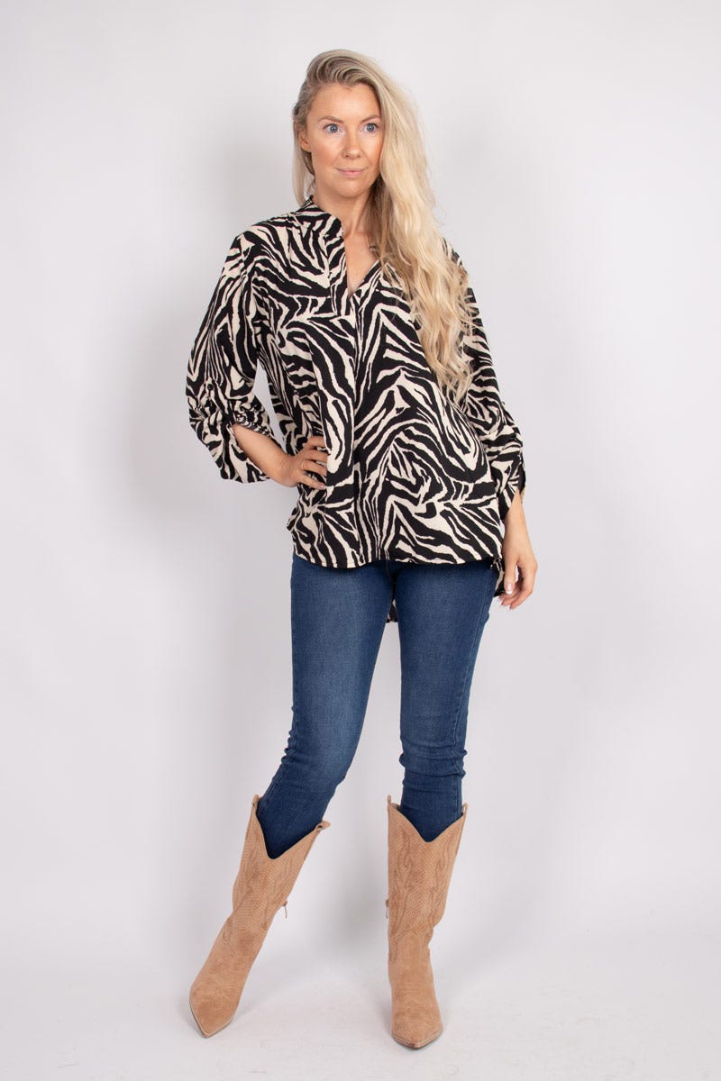 Adeline bluse m. zebraprint Sort