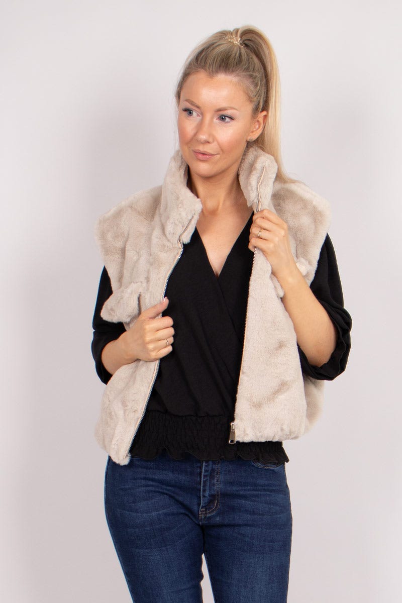 Faux fur vest Beige