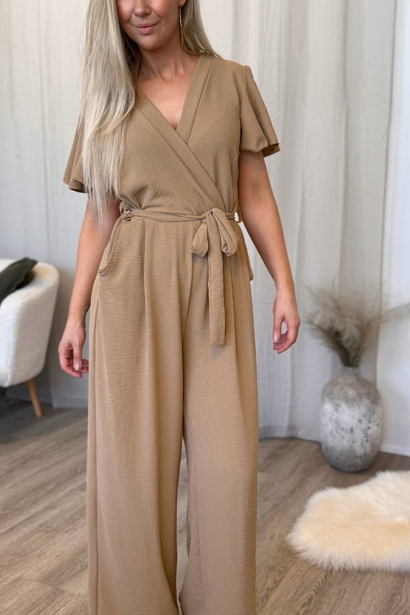 Jumpsuit m. flæseærme  Camel