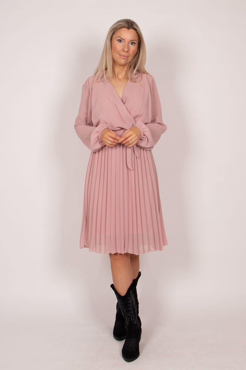 Kjole m. plissé og lange ærmer Rosa