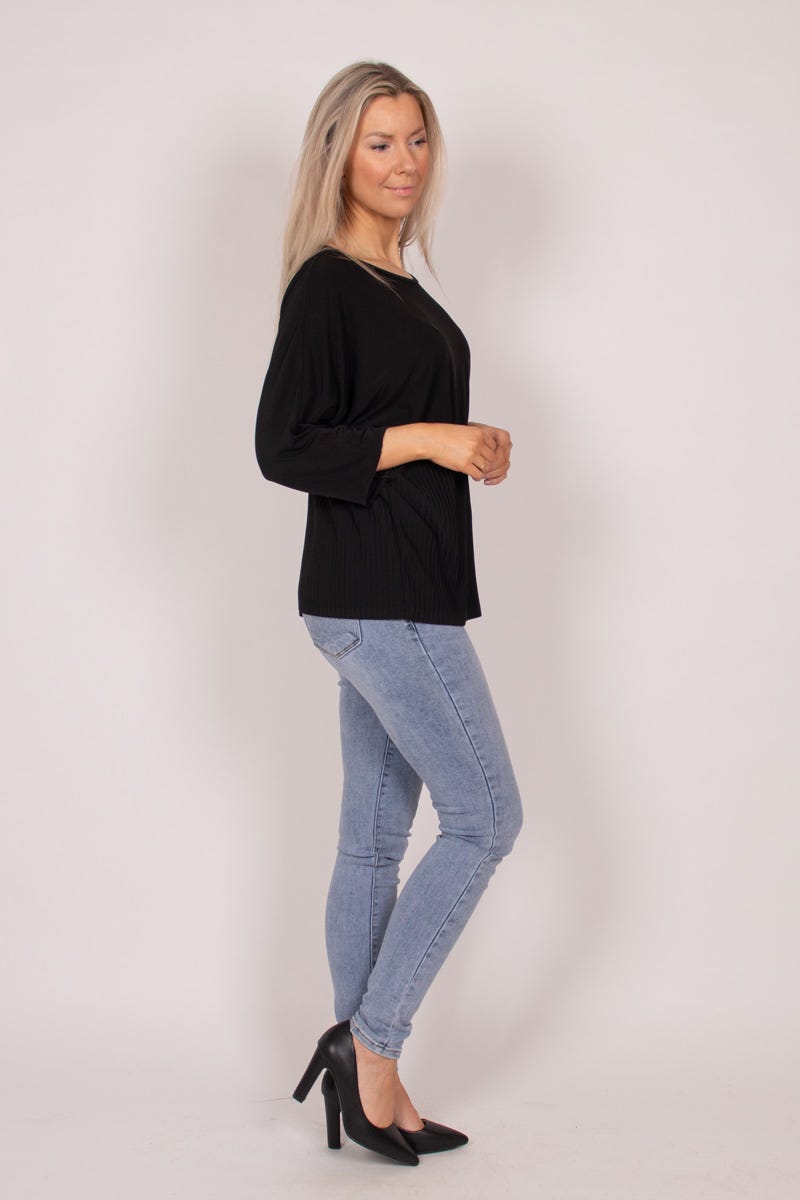 Bluse m. batwing og plissé Sort