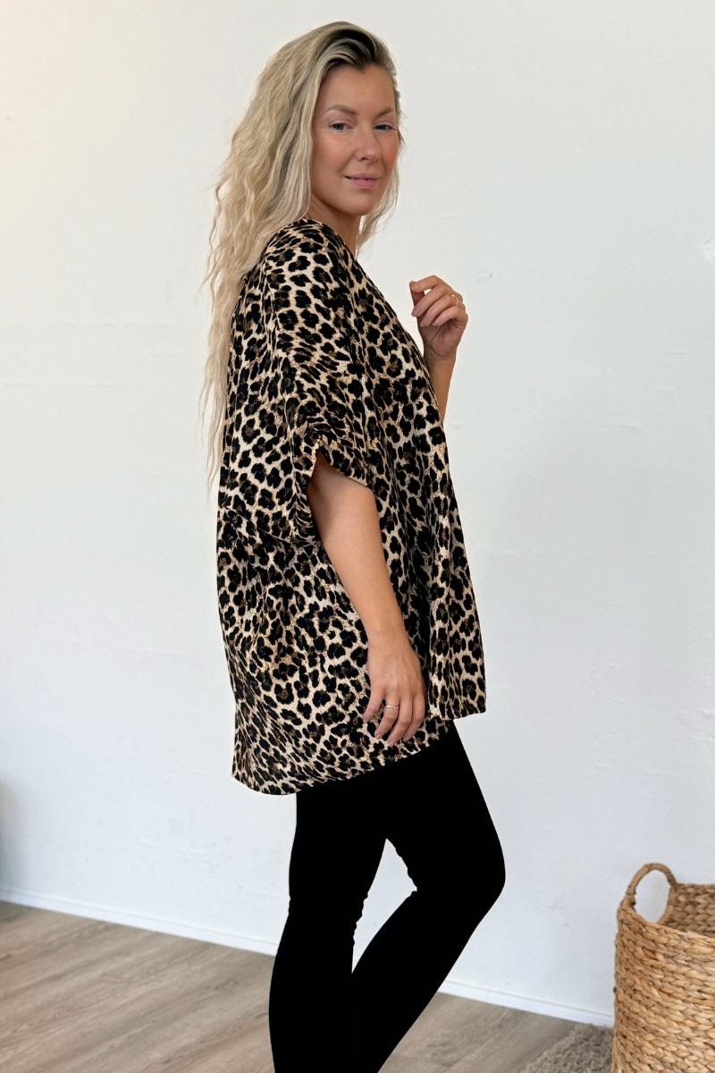 Bluse m. rygdetalje og leopard print Brun