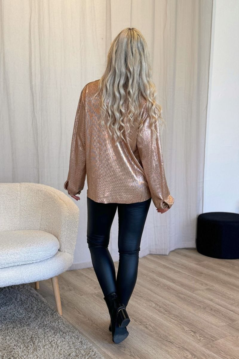 Bluse m. crossover og metallic look Guld