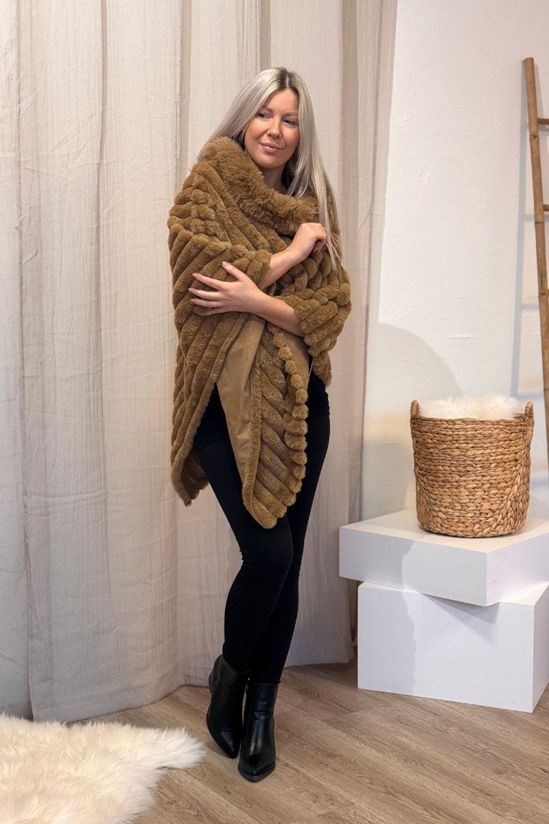 Faux fur poncho Camel