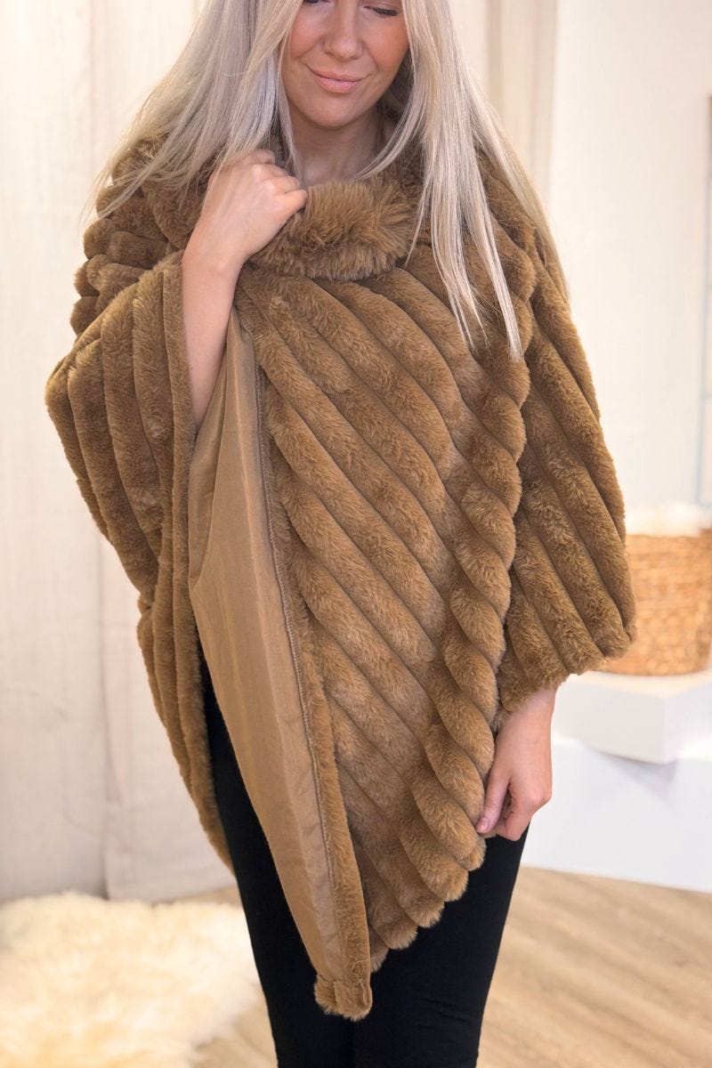 Faux fur poncho Camel