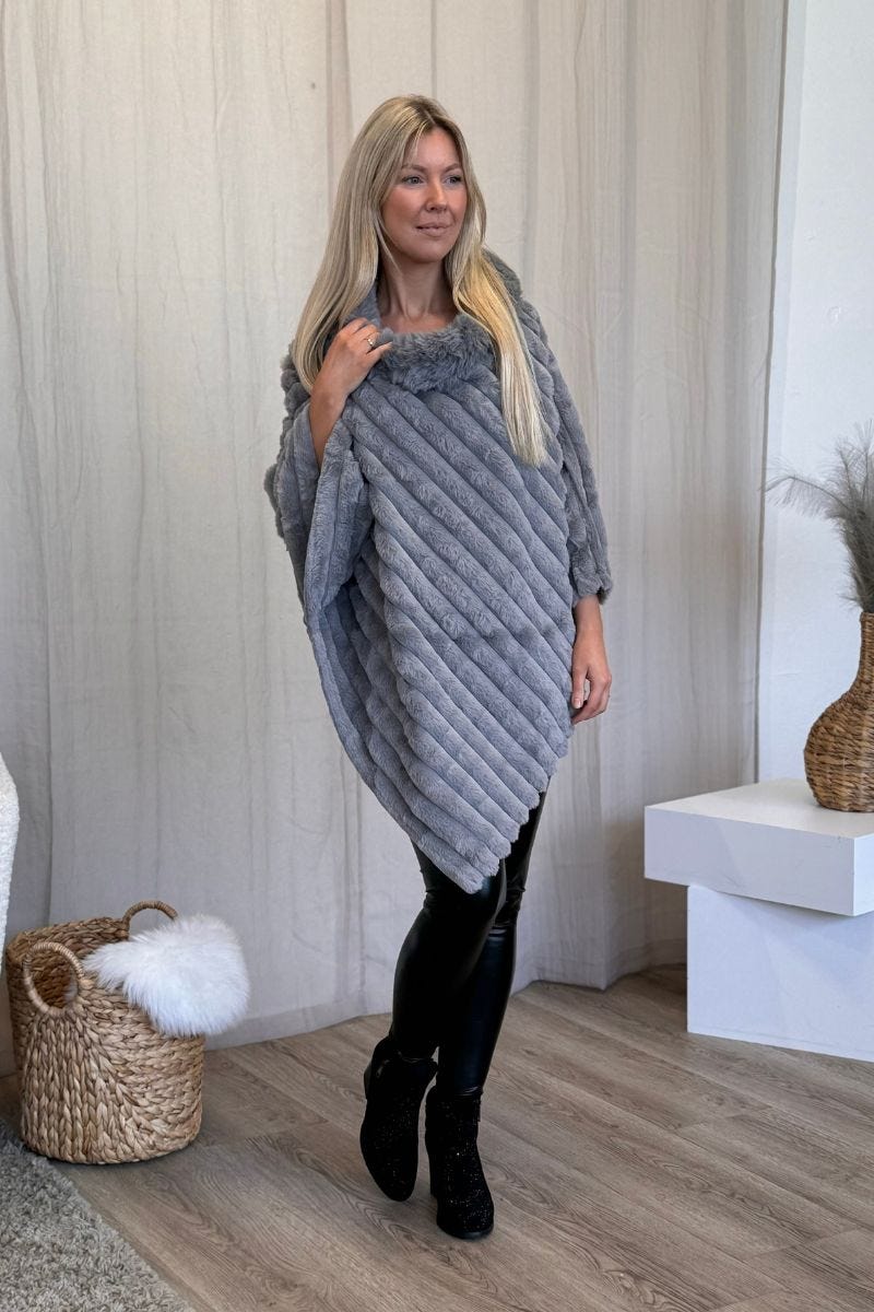 Faux fur poncho Grå