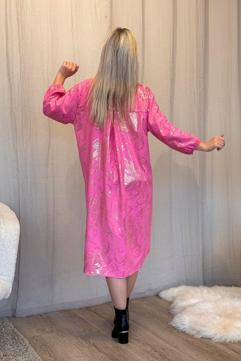 Løs tunika m. guld paisley print Pink