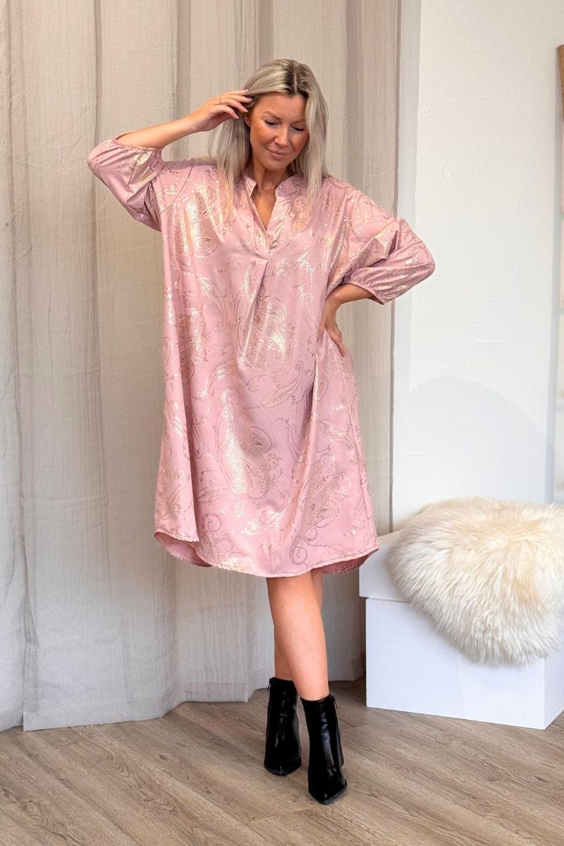 Løs tunika m. guld paisley print Rosa