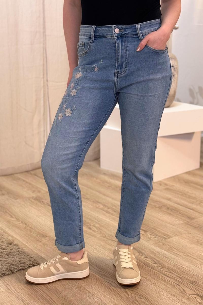 Mom-fit jeans m. broderi Denim