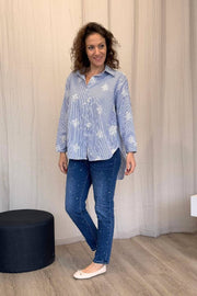 Stribet skjorte m. broderie anglaise Skyblue