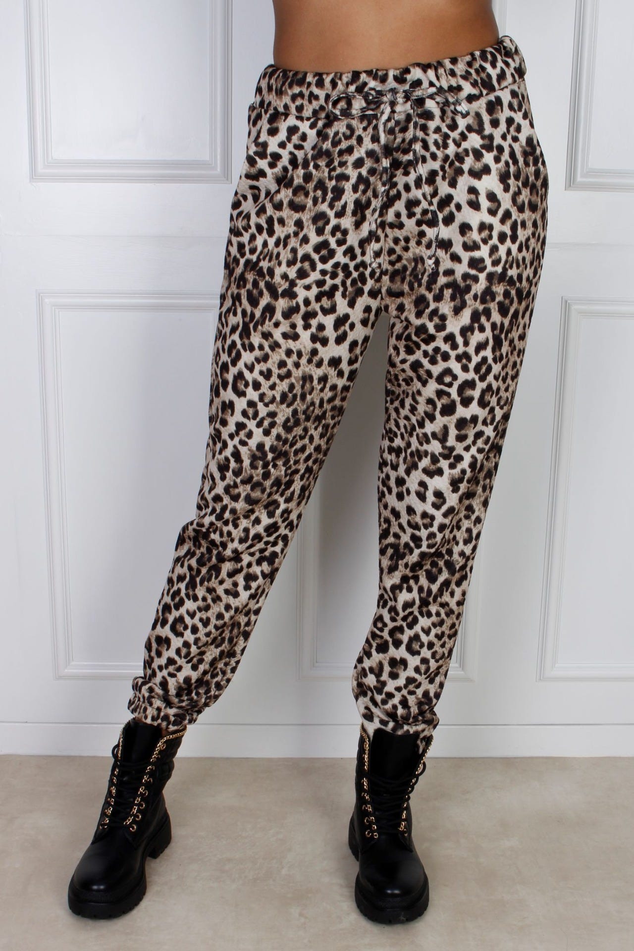 Cecilie buks, leopard