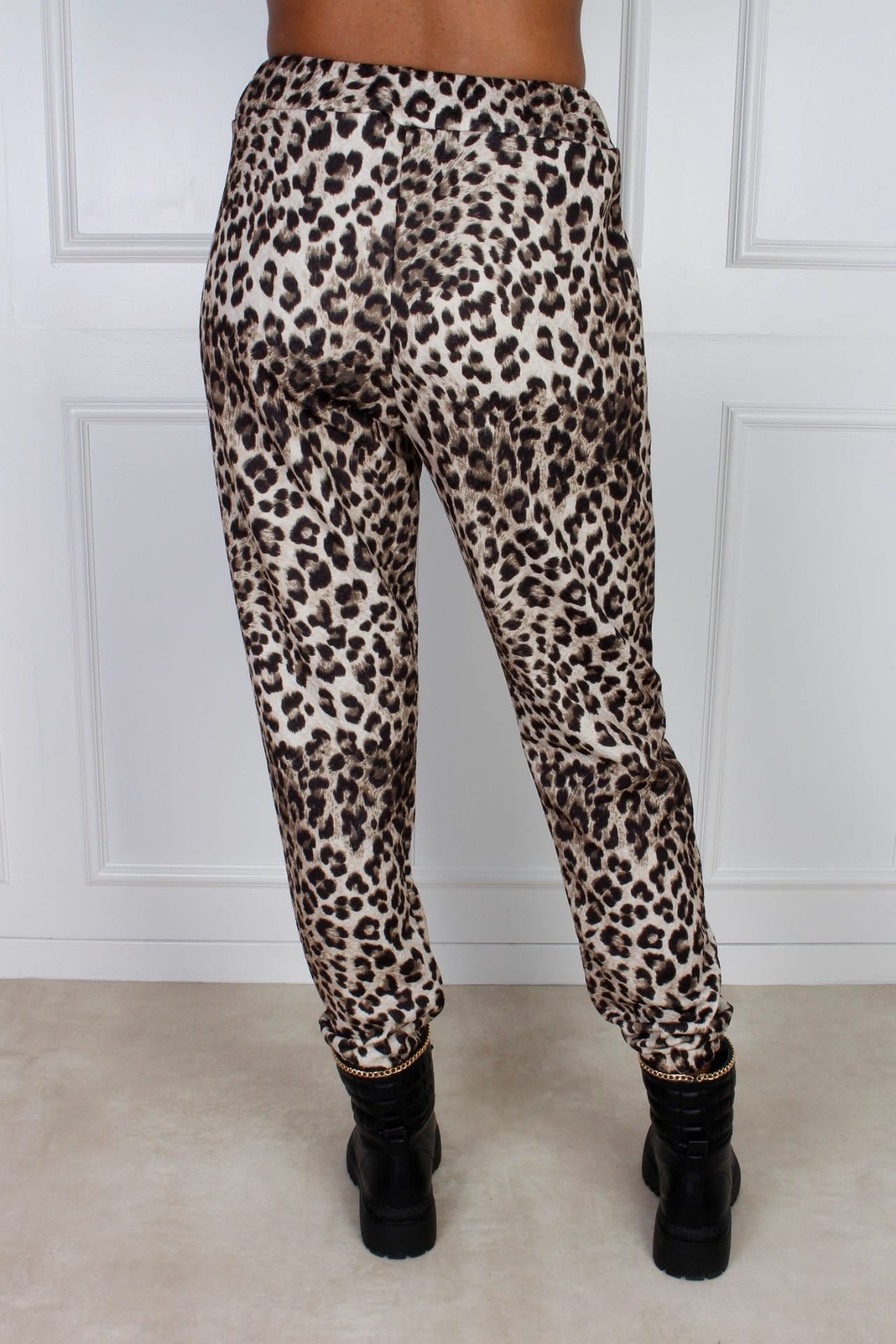 Cecilie buks, leopard