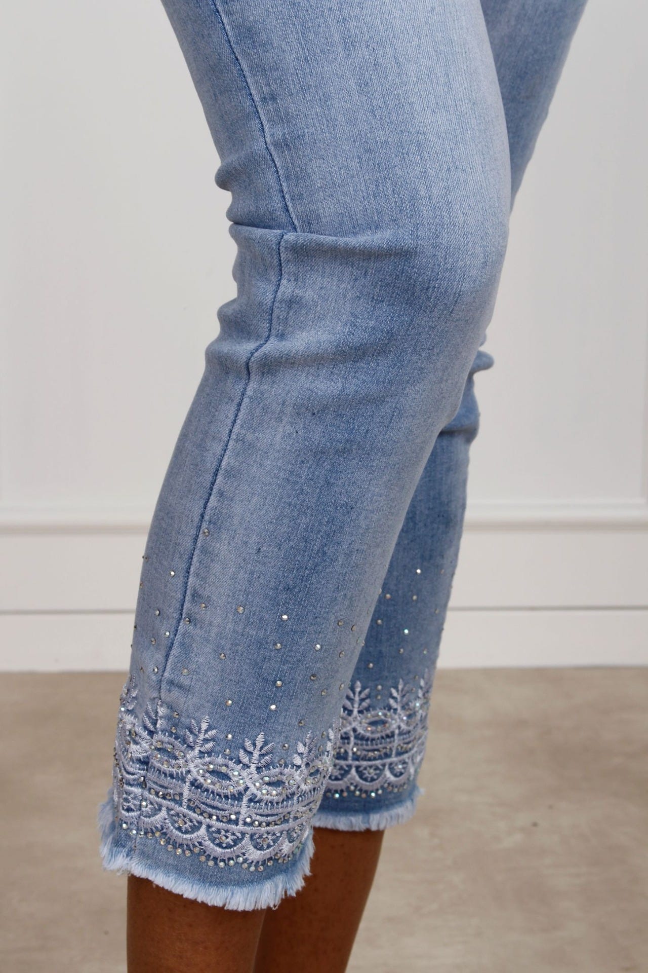 Basic jeans, lys denim m. detaljer