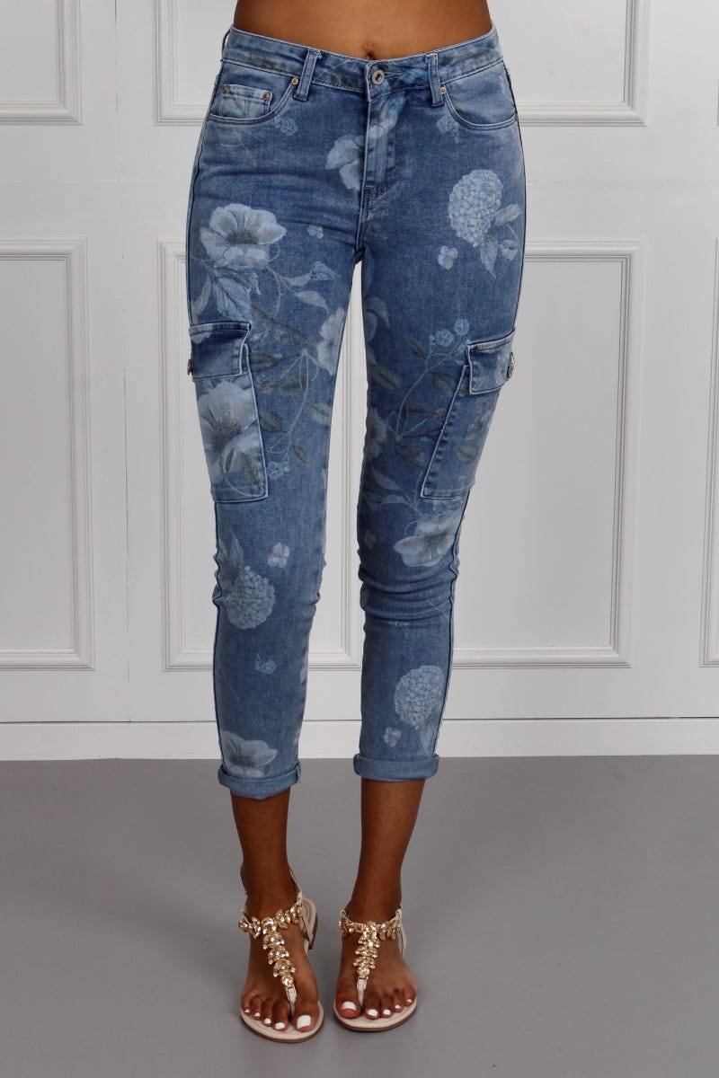 Jeans med blomster detaljer