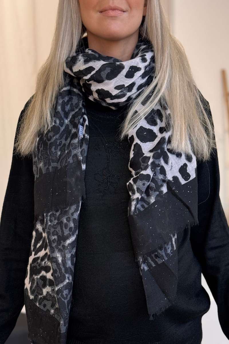 Tørklæde m. glimmer og leopardprint Sort