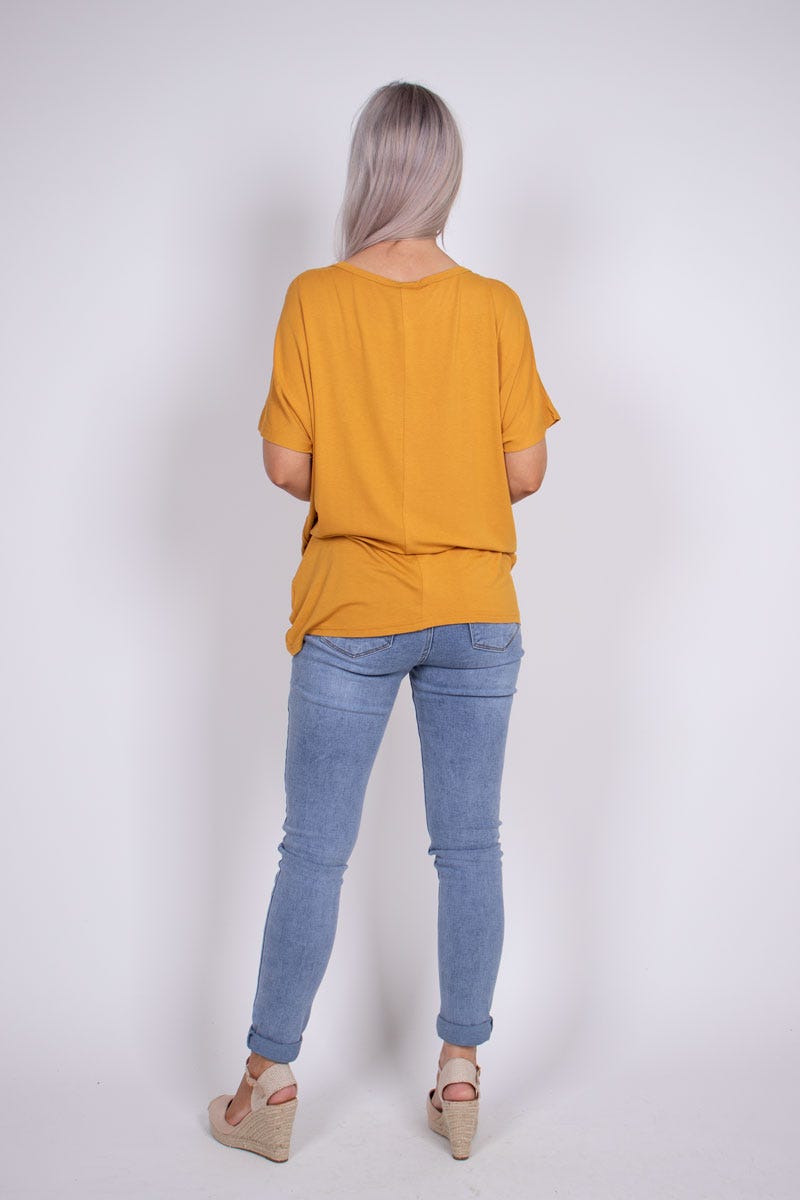 T-shirt m. påfugl motiv Mustard