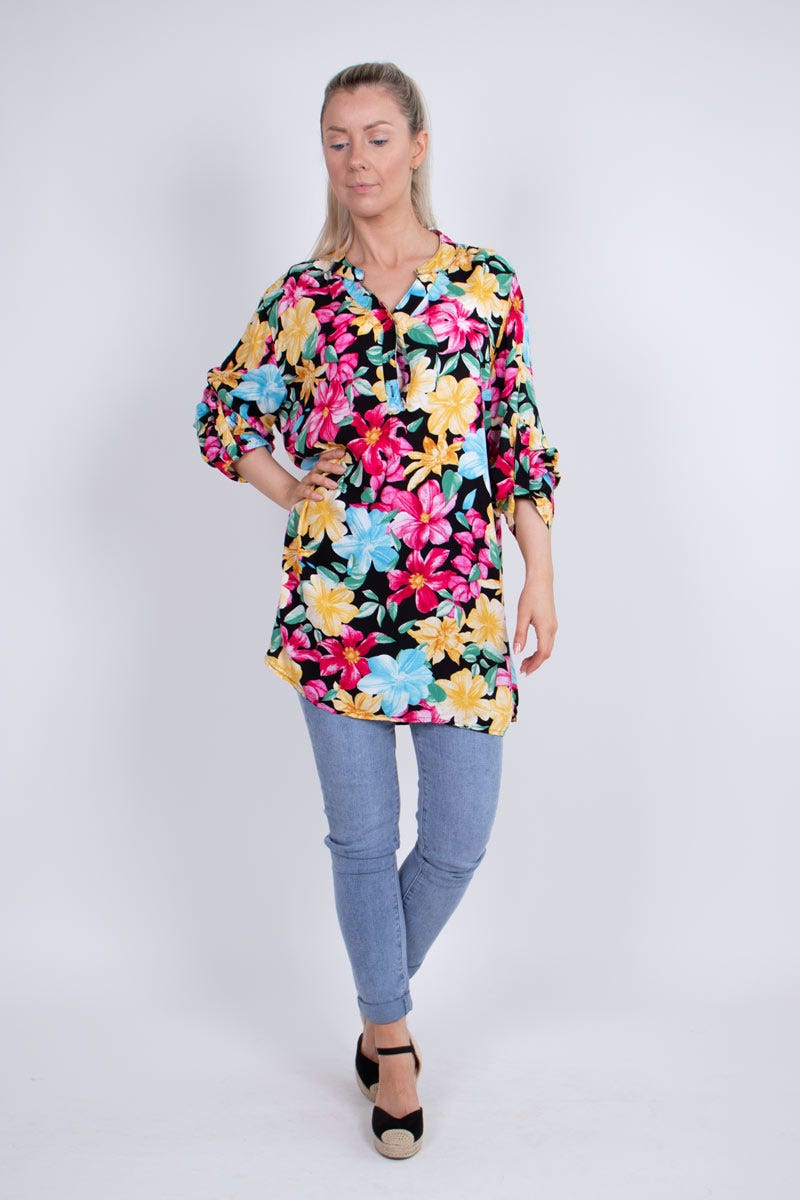 Bluse m. blomster Sort