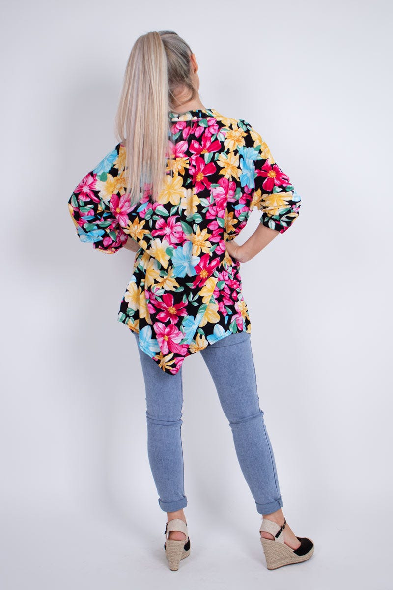 Bluse m. blomster Sort