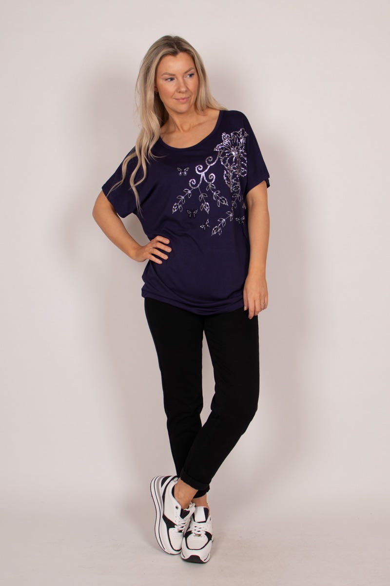 T-shirt m. blomster og sommerfuglemotiv Navy