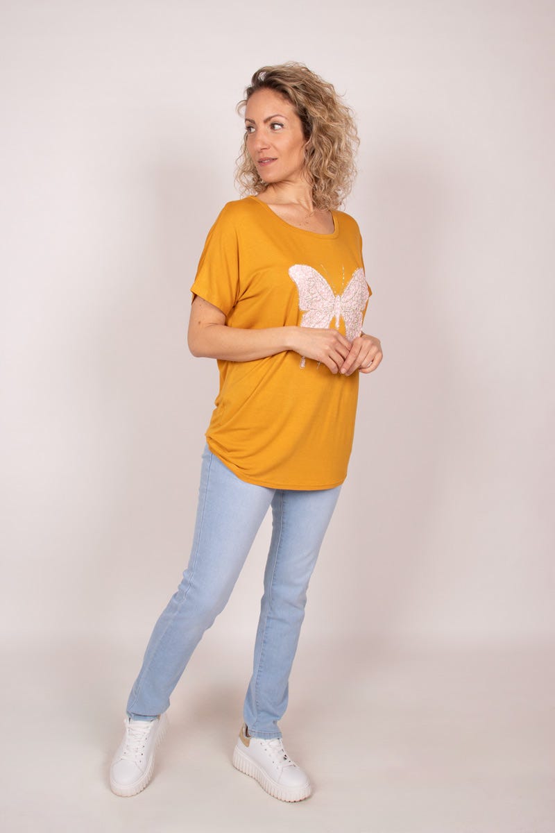 T-shirt m. sommerfugl Mustard