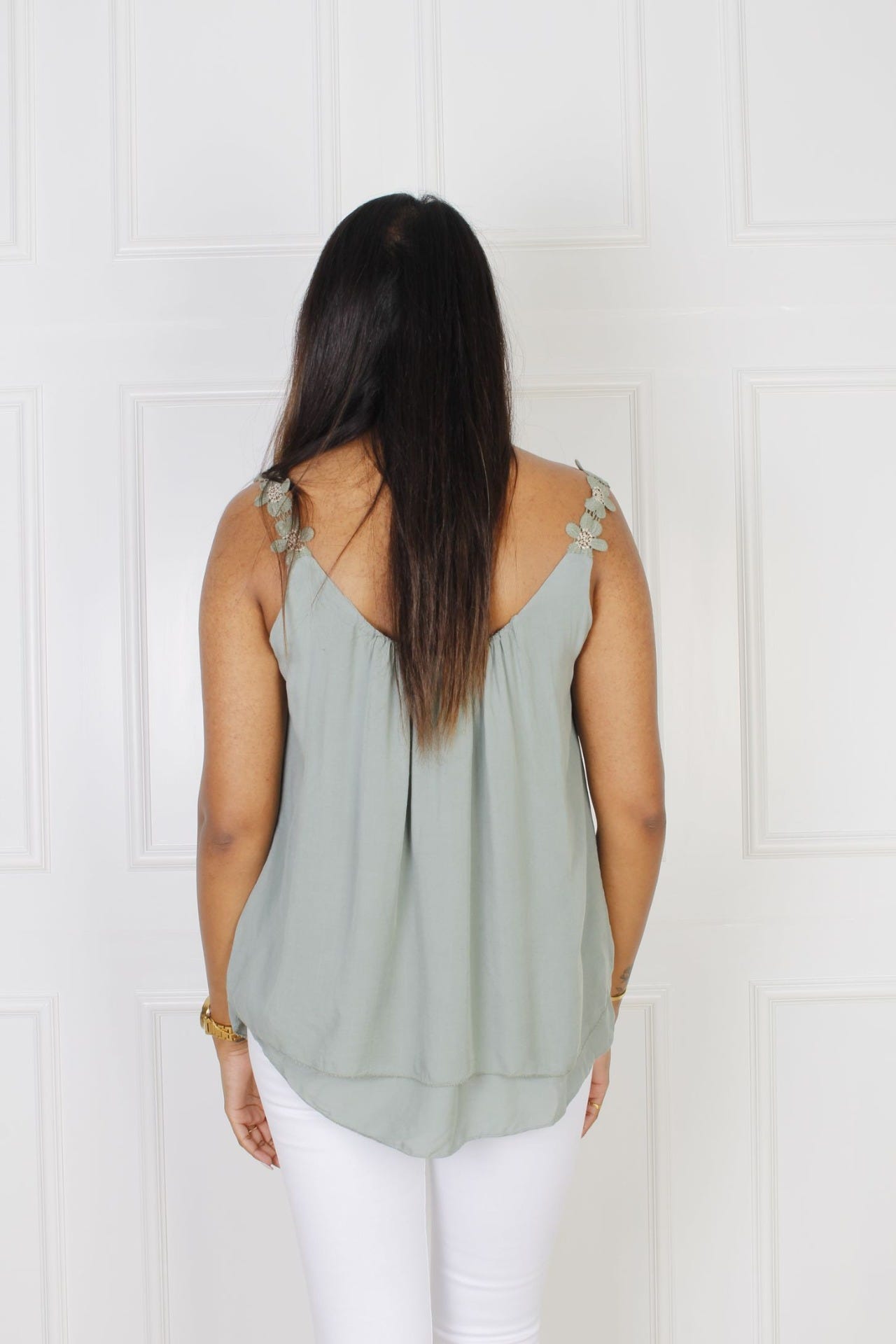 Line top med blomster stropper, khaki