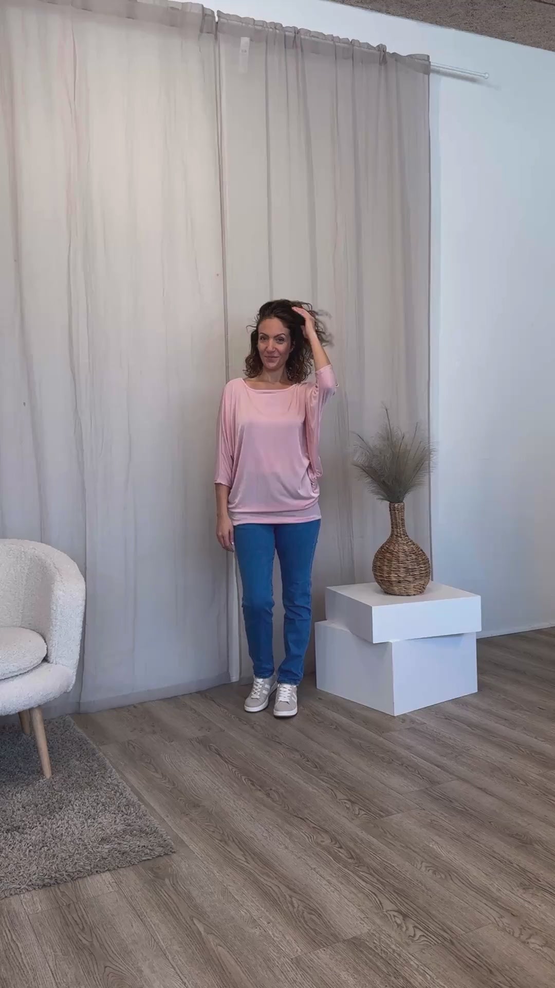 Indlæs video: Batwing bluse Pink