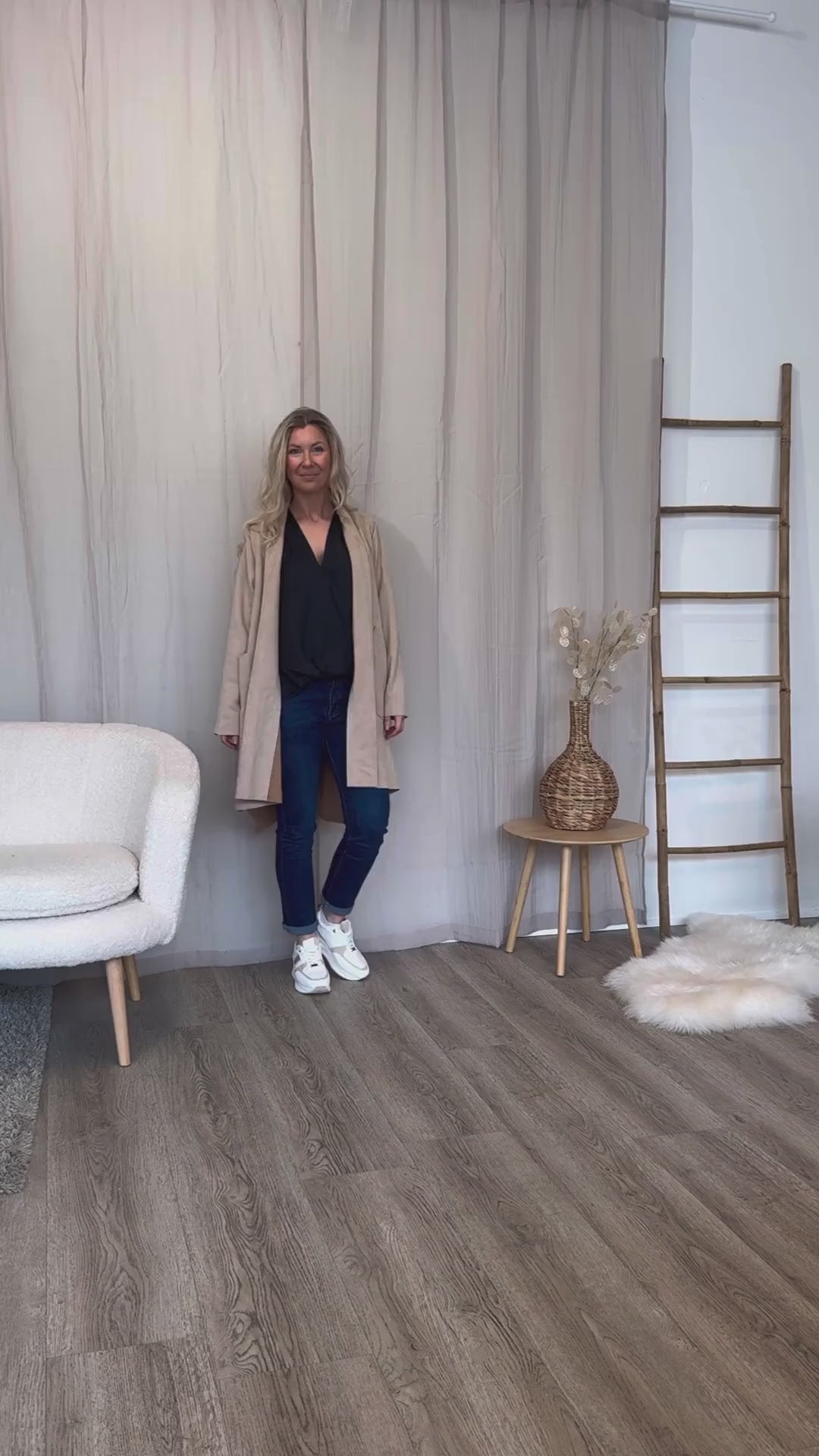 Indlæs video: Cardigan i imiteret ruskind Beige