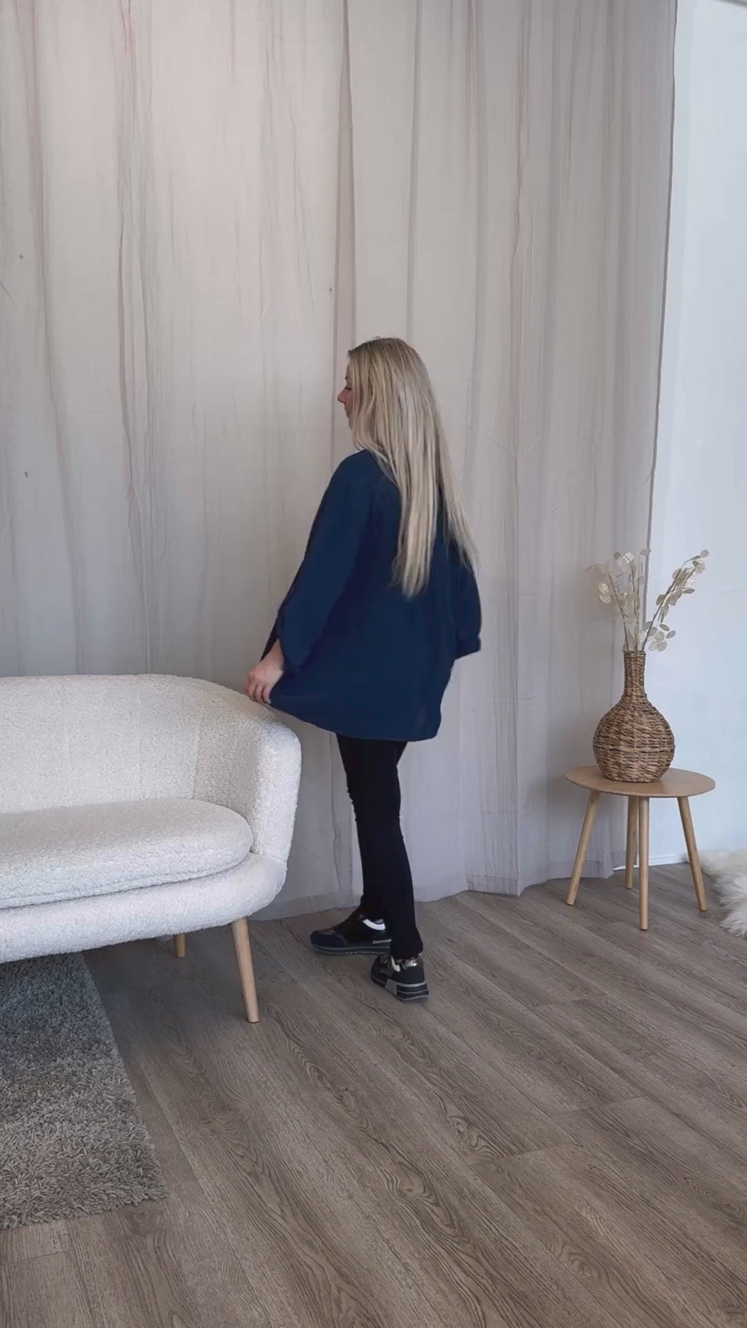 Indlæs video: Adeline bluse Navy