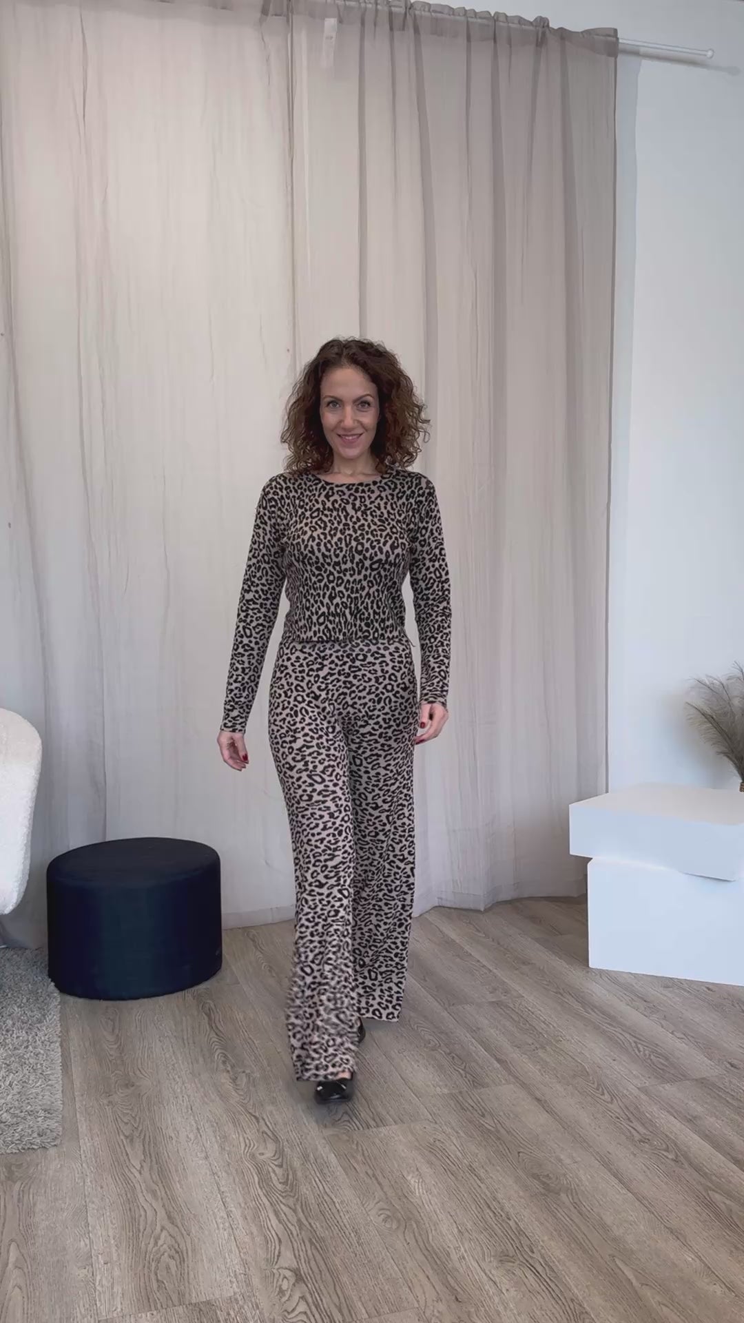 Indlæs video: Bluse m. leopardprint