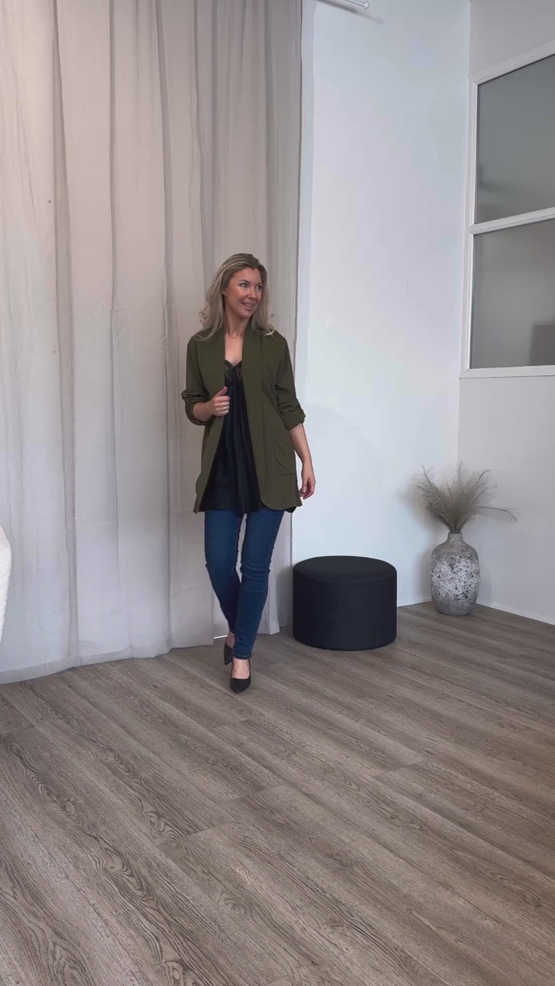 Indlæs video: Lang blazer Khaki