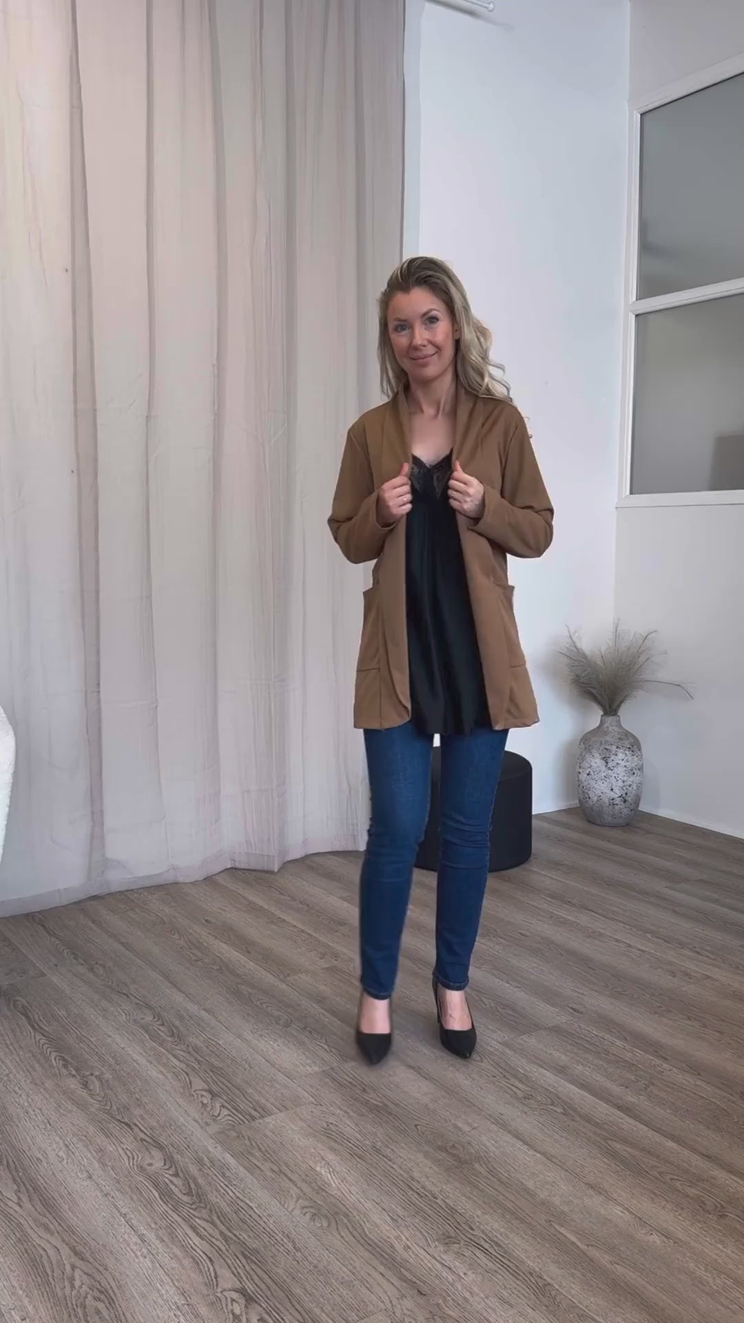 Indlæs video: Lang blazer Camel